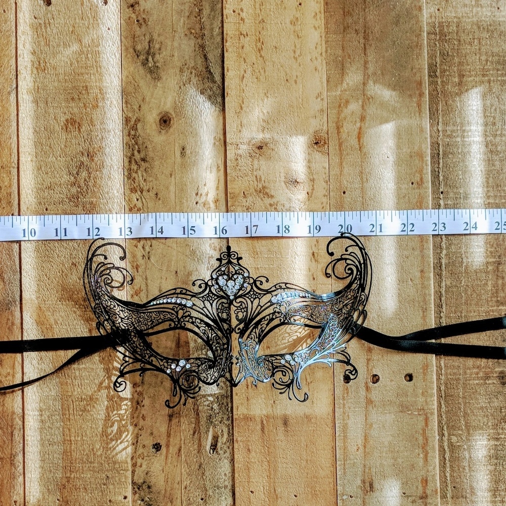 Butterfly Masquerade Mask - Picture 5 of 6